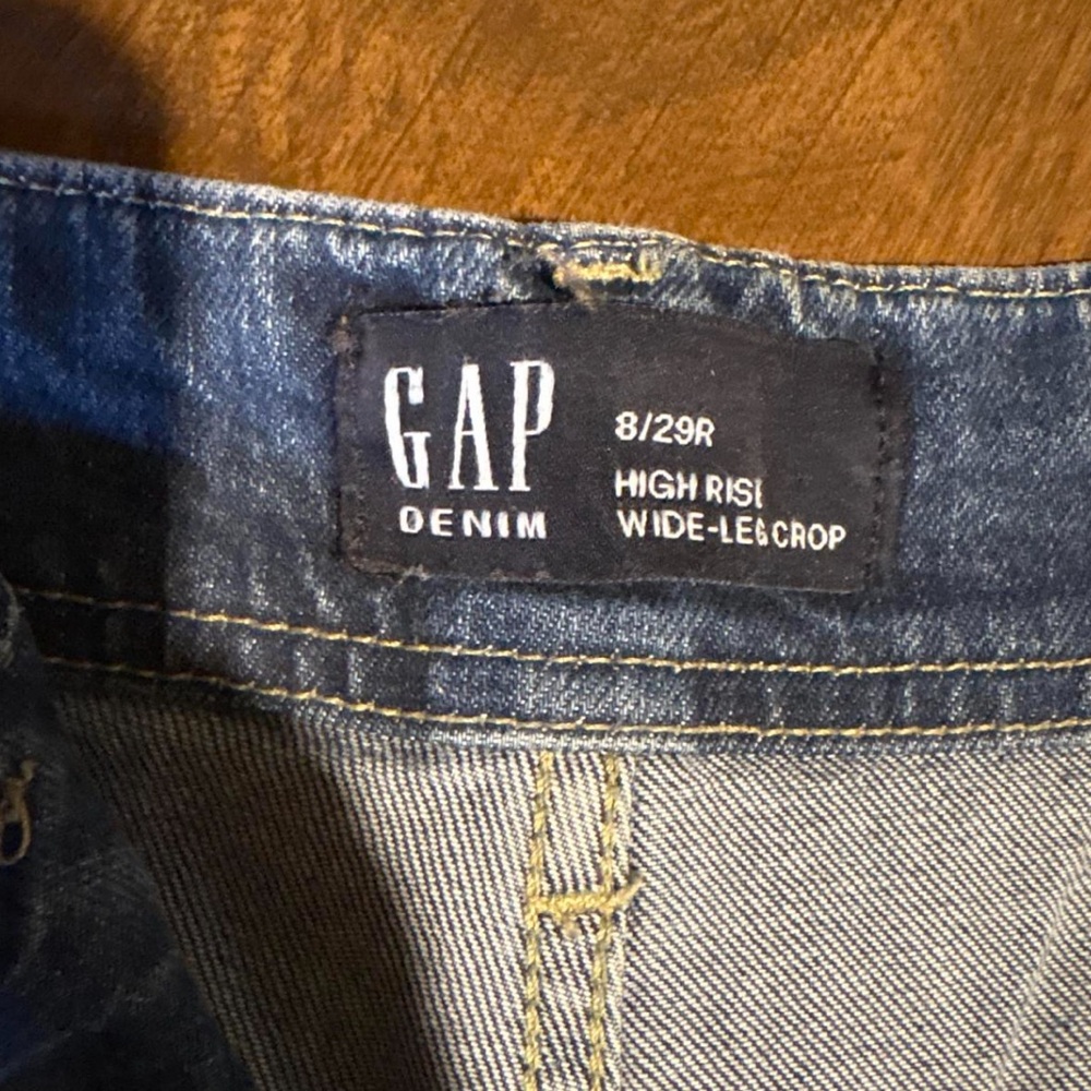 GAP Women’s Wide-Leg Crop Jeans - Picture 3 of 4